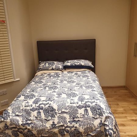 London Luxury Apartments 4 Min Walk From Ilford Station, With Free Parking Free Wifi Εξωτερικό φωτογραφία