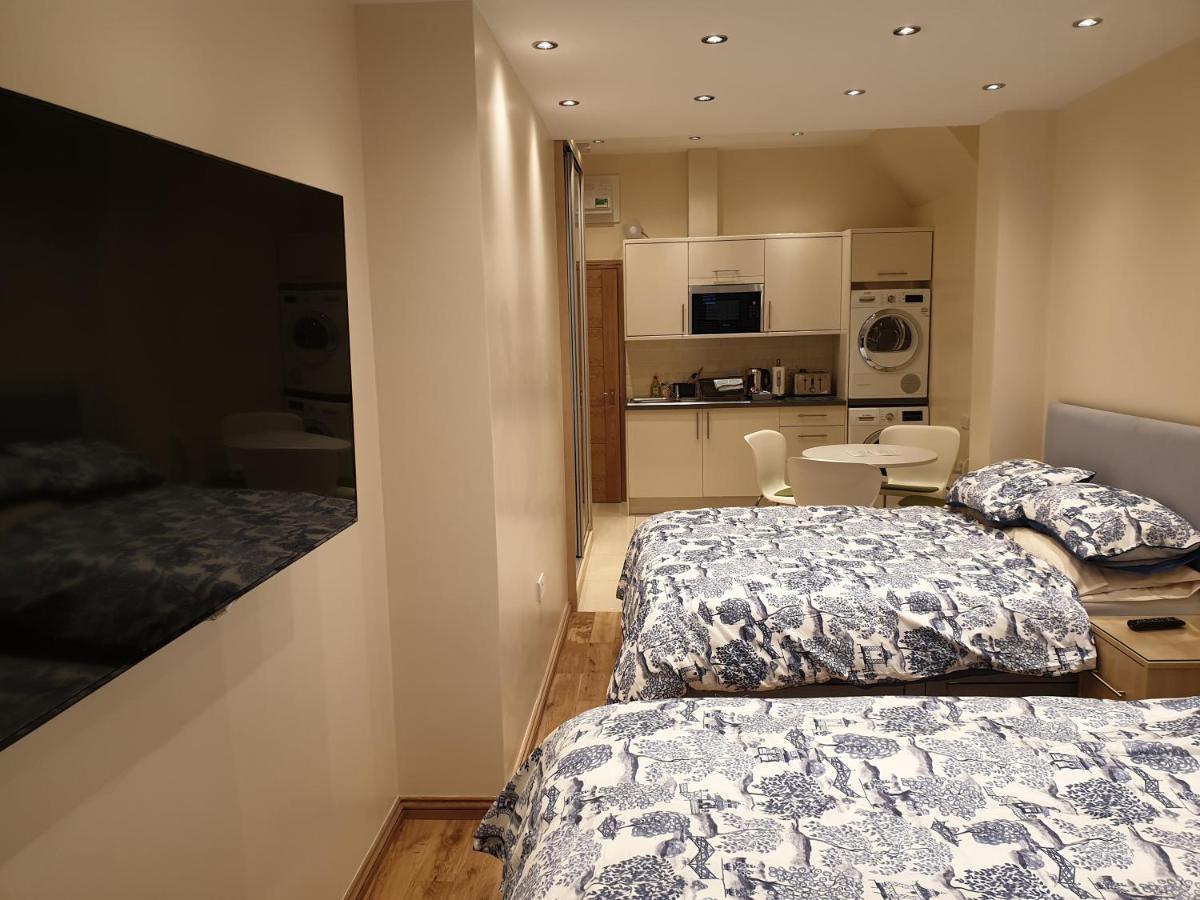London Luxury Apartments 4 Min Walk From Ilford Station, With Free Parking Free Wifi Εξωτερικό φωτογραφία