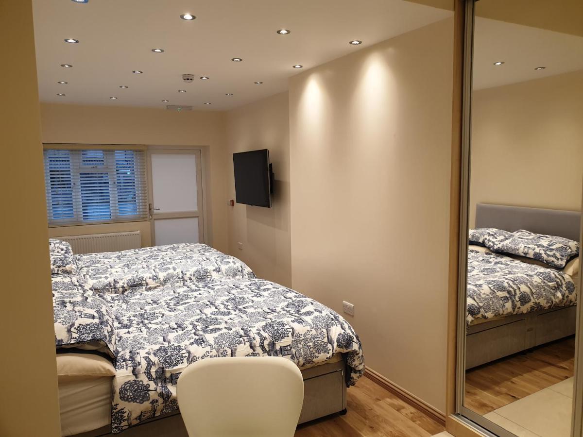 London Luxury Apartments 4 Min Walk From Ilford Station, With Free Parking Free Wifi Εξωτερικό φωτογραφία
