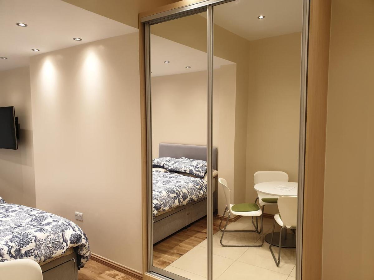 London Luxury Apartments 4 Min Walk From Ilford Station, With Free Parking Free Wifi Εξωτερικό φωτογραφία