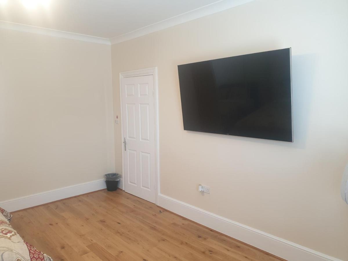 London Luxury Apartments 4 Min Walk From Ilford Station, With Free Parking Free Wifi Εξωτερικό φωτογραφία